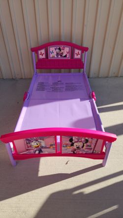 Toddler Bed by Delta Children Disney Minnie Mouse & Daisy – Pink & Purple