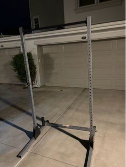 Squat deadlift frame with 2 Olympic bars with bench