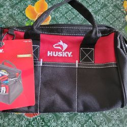 https://offerup.com/redirect/?o=SHVza3kuYmxhY2s= And Red.Tool Bag