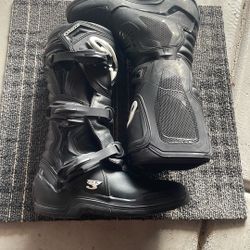 Tech 3 size 7 alpinestar boots
