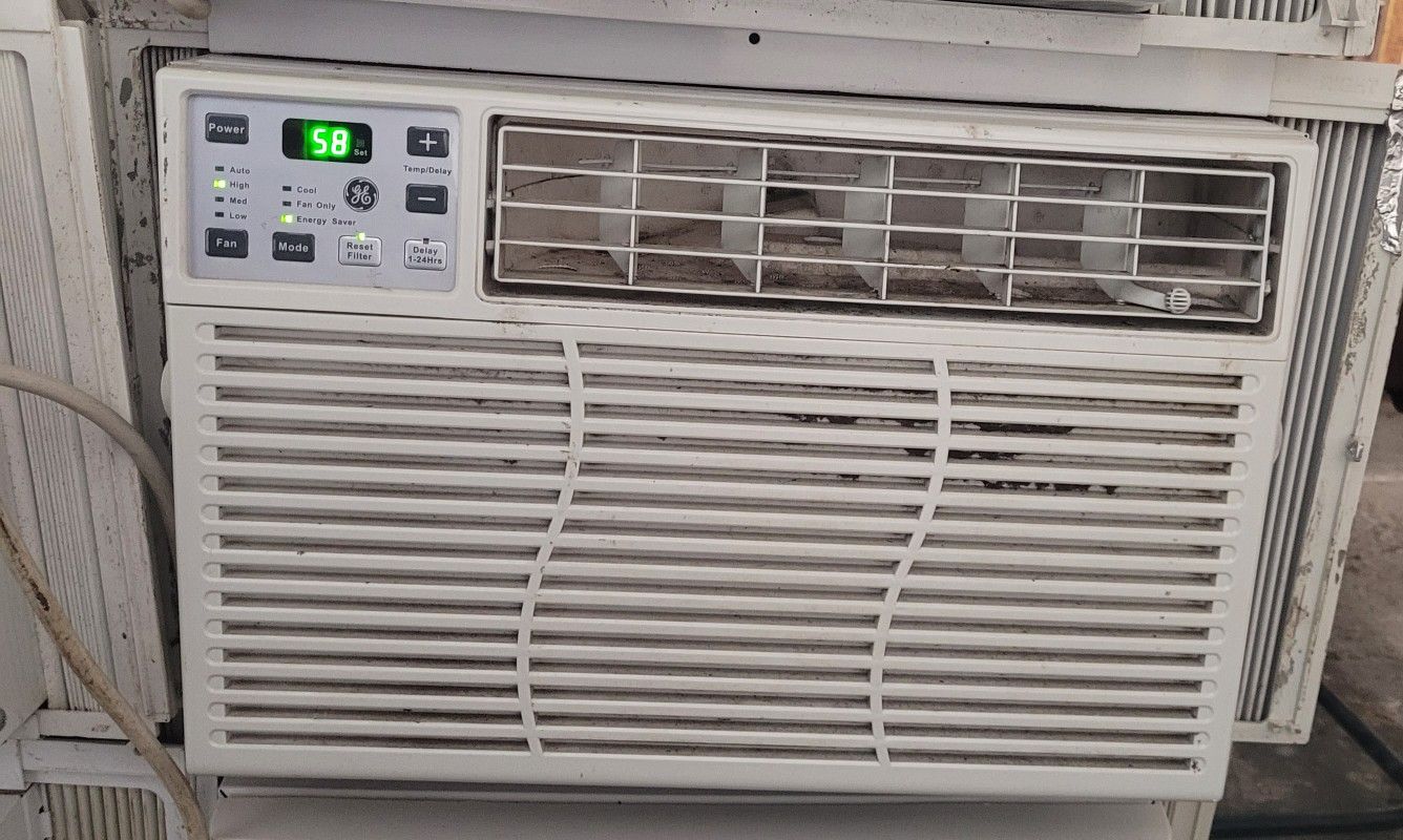 GE window Air Conditioning unit
(8000 BTU ).....