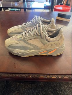 adidas Yeezy Boost 700 Inertia Men’s Size 9.5 – Gray – Authentic