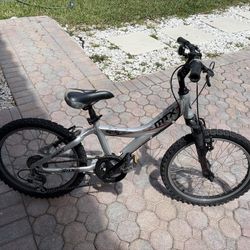 Kids Mountain Bike – Great Condition!
