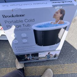 Portable cold plunge tub