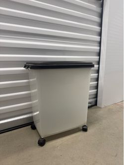 Dog food container - 10 gallon