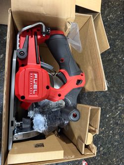 Milwaukee M12 FUEL 5-3/8” Circular Saw