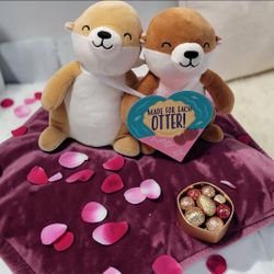 Frankford " Made For Each Otter " Date Night 8" Plush With Gummy Candy Hearts NWT Sealed Candy Box. This item is the Frankford Valentine's Day Otter D