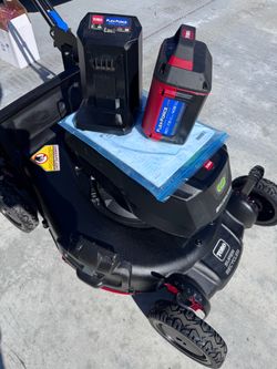BRAND NEW TORO RECYCLING 21 DURABLE CAST ALUMINUM DECK•	Next-Level Mowing - Fertilize as you mow with the Super Recycler®. 	•	Ready To Work - The 60 V