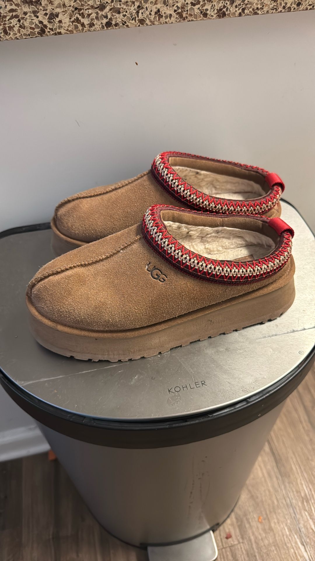 UGG TAZZ slippers