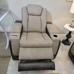 Next-Gen DuraPella Dual-Power Reclining Sofa