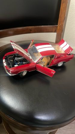 1:18 Diecast Collectible Cars – Multiple Models