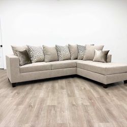 BRAND NEW SECTIONAL SOFA WITH ALL PILLOWS INCLUDED 