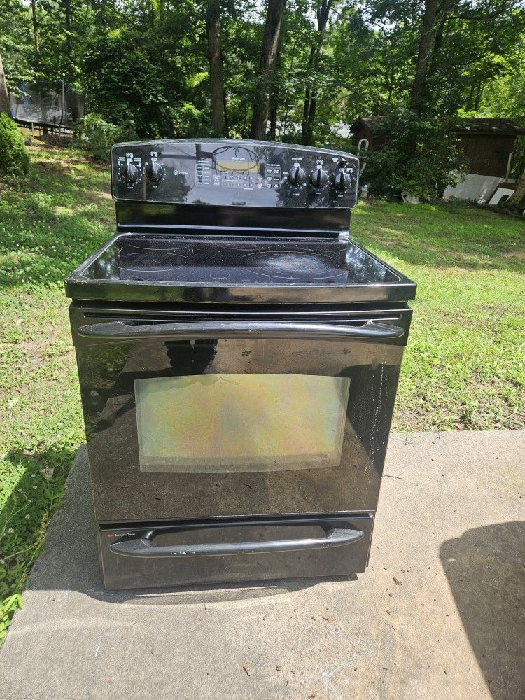LG electric Black Stove In Good Condition