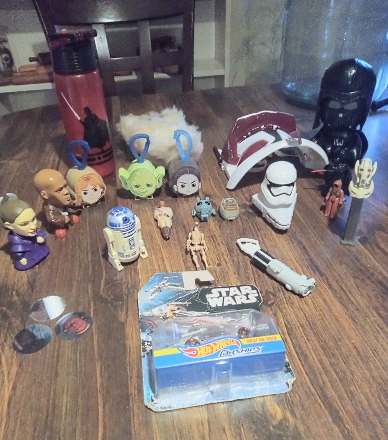 #22 pcs Star Wars Collectibles Bundle (includes RARE items)