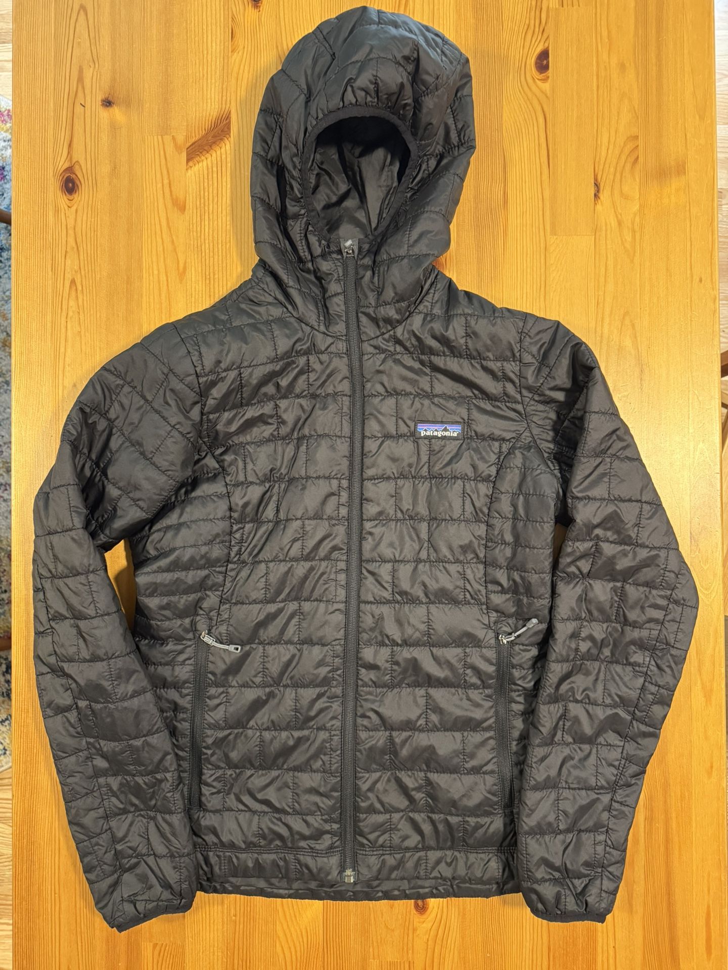 Patagonia Women’s Nanopuff Jacket with hood. Size S