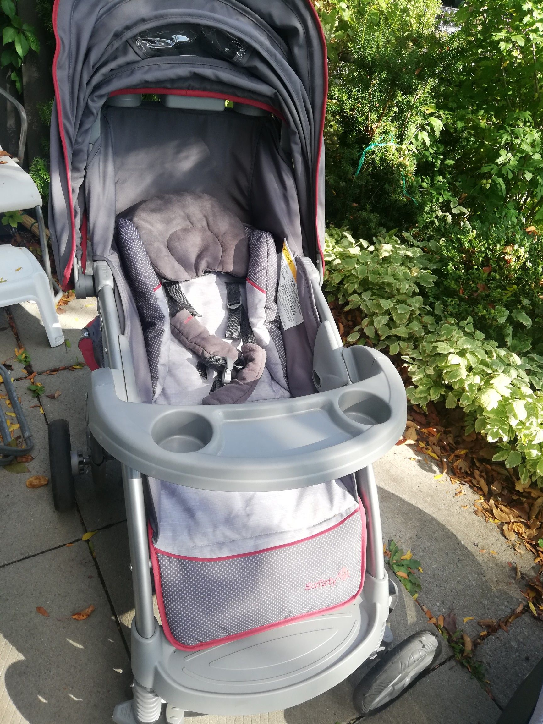 carseat and stroller veey clean barley used very good condition