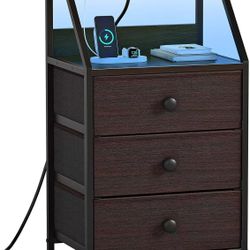 HD014BN-1 Nightstand with Charging Station and Led Light, Tall Brown Bedside Table with 3 Fabric Drawers and 2-Tier Storage Shelves, Modern Night Stan