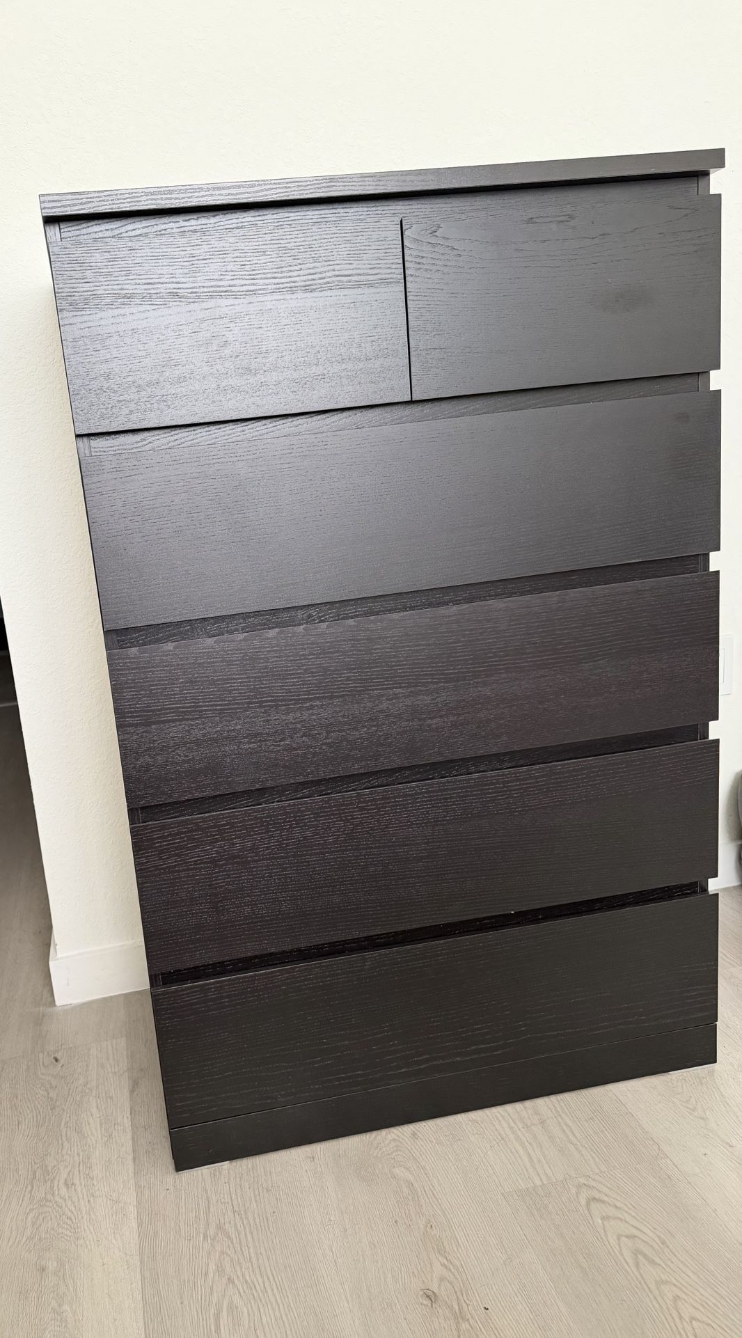 Dresser Vertical 
