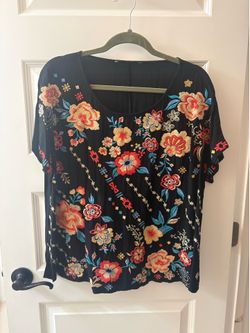 Scoop neck black short sleeve blouse