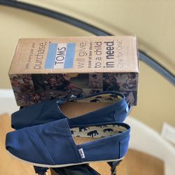 New TOMS Flats Size 8.5