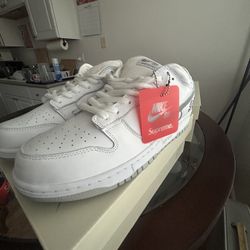 Nike Supreme Dunk 