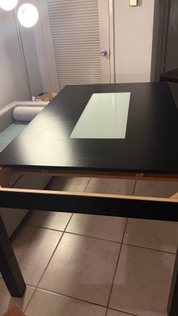 Dining table extendable