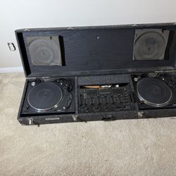 Gemini Turntables and Mixer in carrying case 