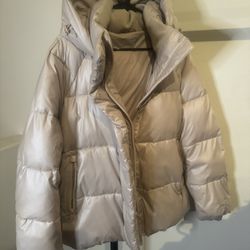 Levi Women’s Hooded Puffer Jacket