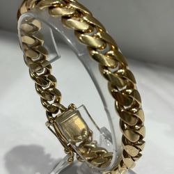10k Solid Bracelet 10mm 64.4 Grams 