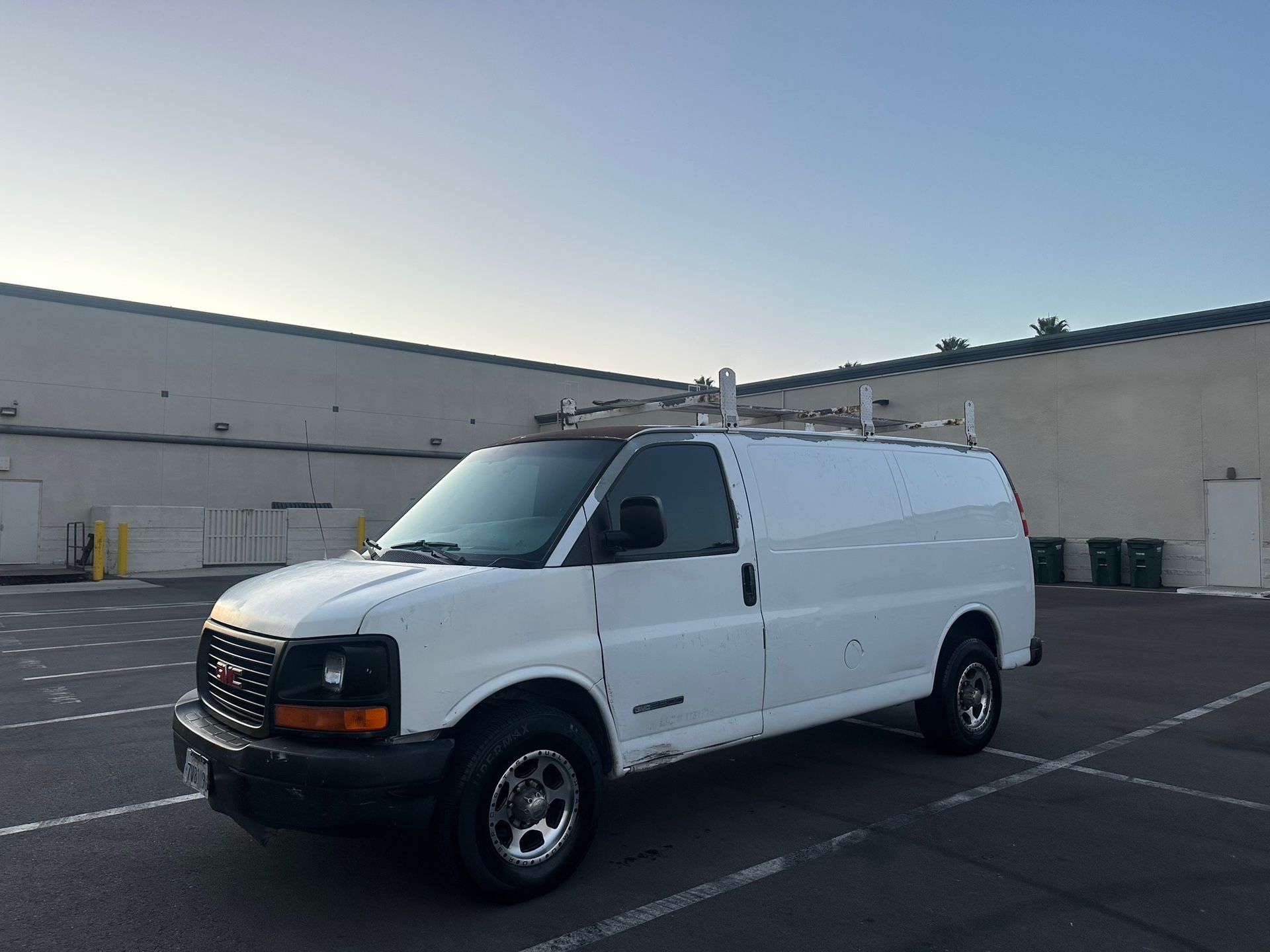 GMC Savanna 2500 Cargo Van
