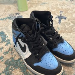 Jordan 1 mid university blue