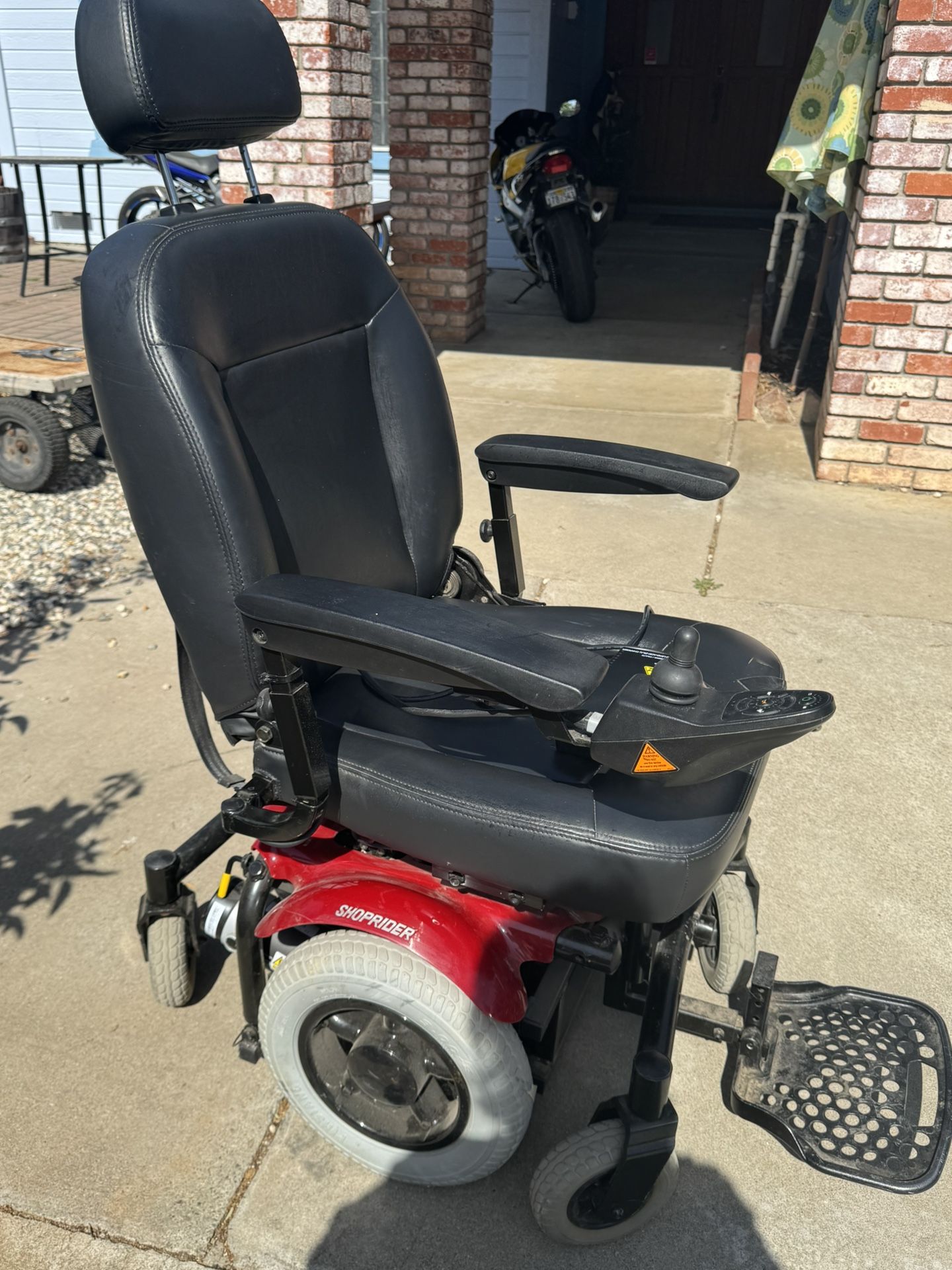 Shoprider Mid-wheel Power Chair