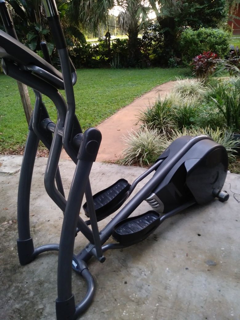 Smooth fitness CE 3.2 elliptical
