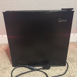 Midea Mini Fridge (Works)