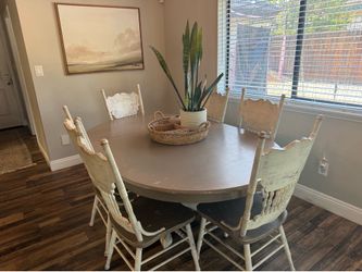 Farmhouse dining set- table has removable middle extension
