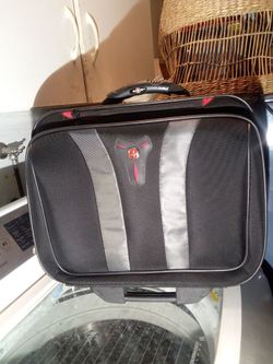 Wenger swiss gear patriot rolling business case
