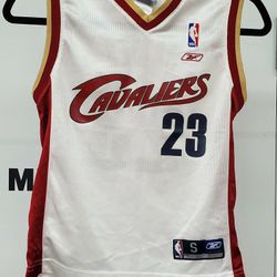 Lebron  James #23 Cleveland CAVALIER' toddler Reebok Jersey size SMALL 

100% AUTHENTIC WE DON'T COLLECT OR SELL REPLICAS OR B GARDES THIS JERSEY IS A