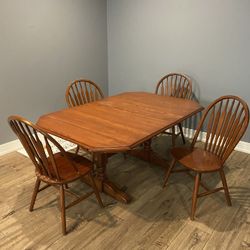 Beautiful Dining Table & Chairs