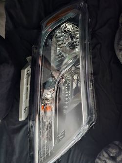 Nissan pathfinder right headlight new for 2013-2016