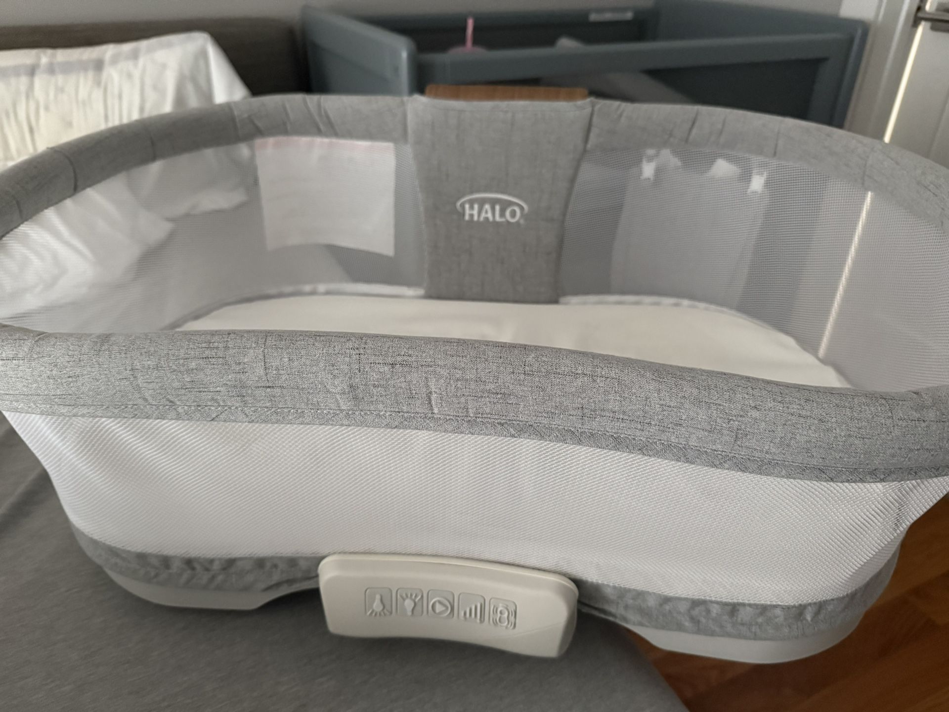 Halo bassinet