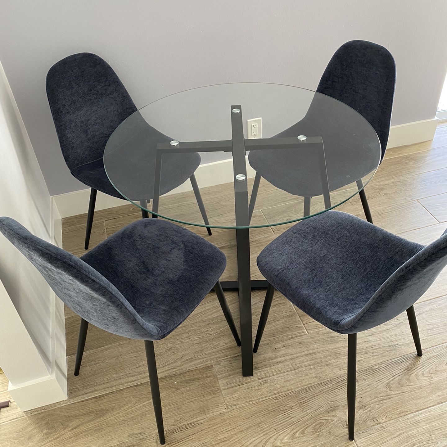 4 person Dining Table & Chair Set