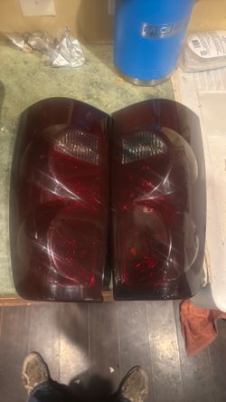 04 5.3 stock taillights with no bulbs