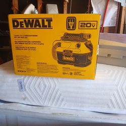 DEWALT WET AND DRY VACUUM 