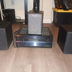 Onkyo Stereo With 3  Speakers 