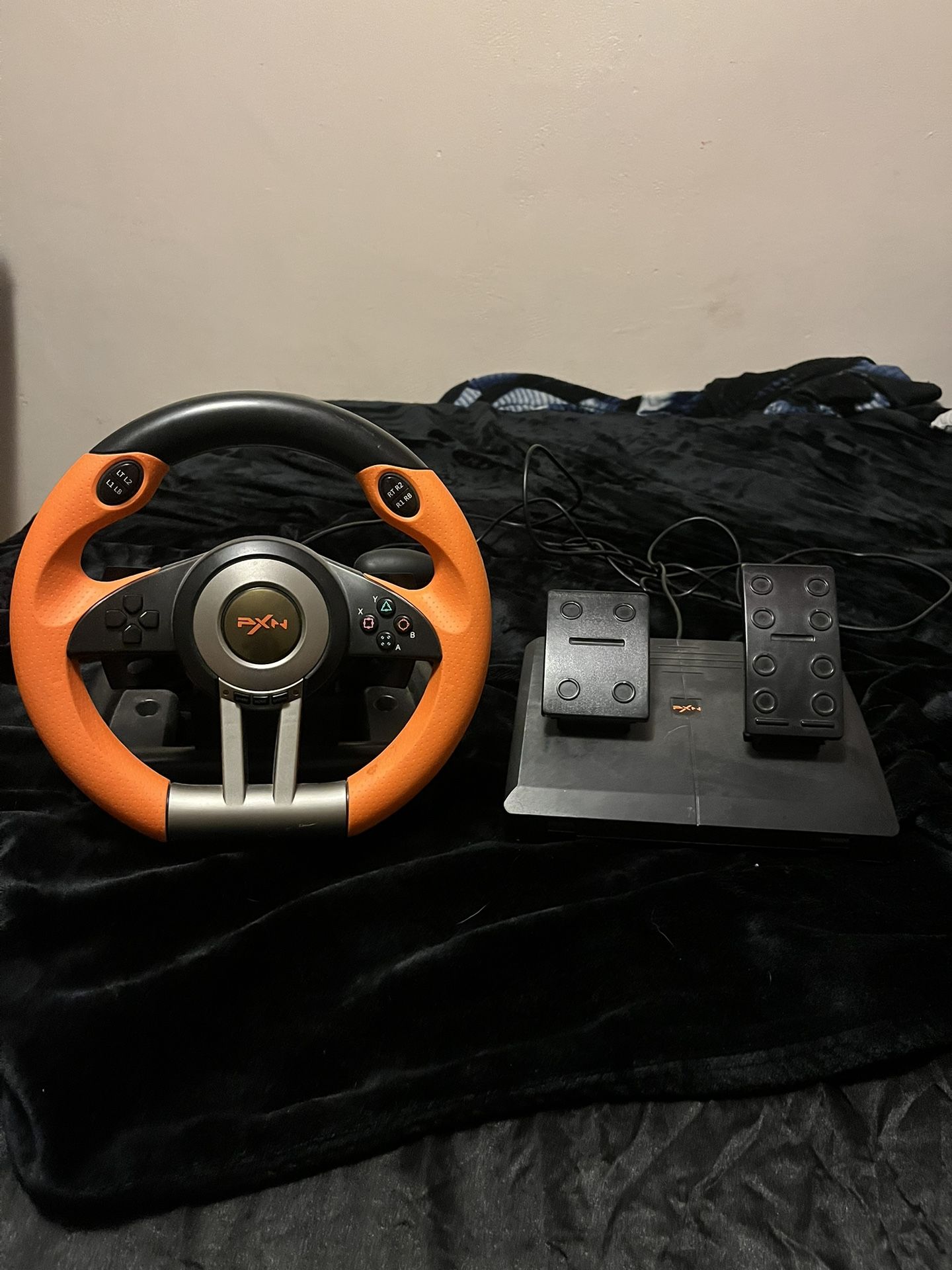 Xbox/Playstation 4 car wheel and peddling