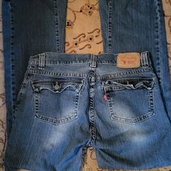 women's Levi's 542 low flare jeans