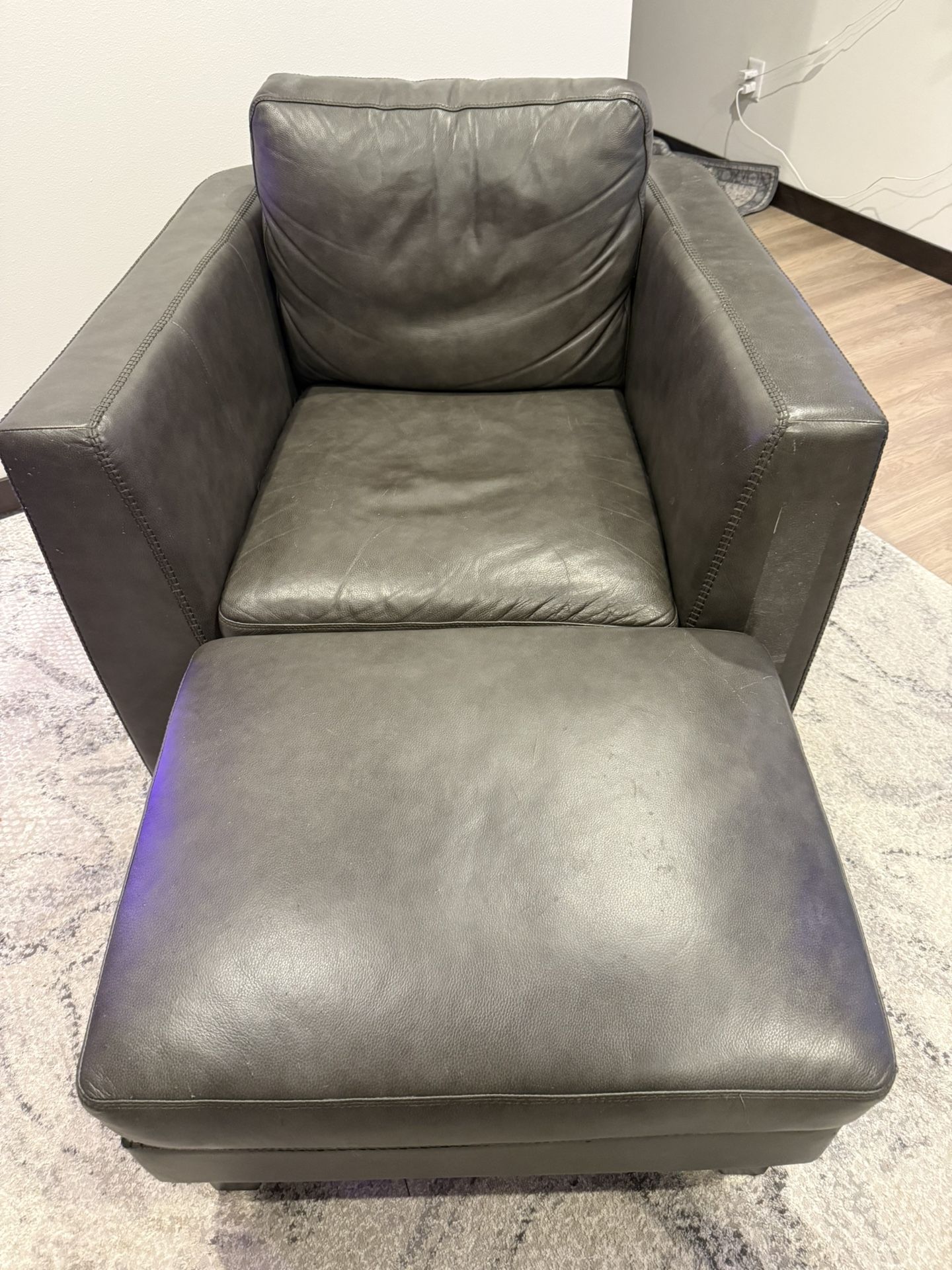 Mor Gray Swivel Chair With Ottoman 