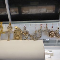 10k And 14k Gold Diamond Pendant Different Prices And Different Grams Layaway Available 10% Down If You Are Interested In Ask For Maribel Thank You 