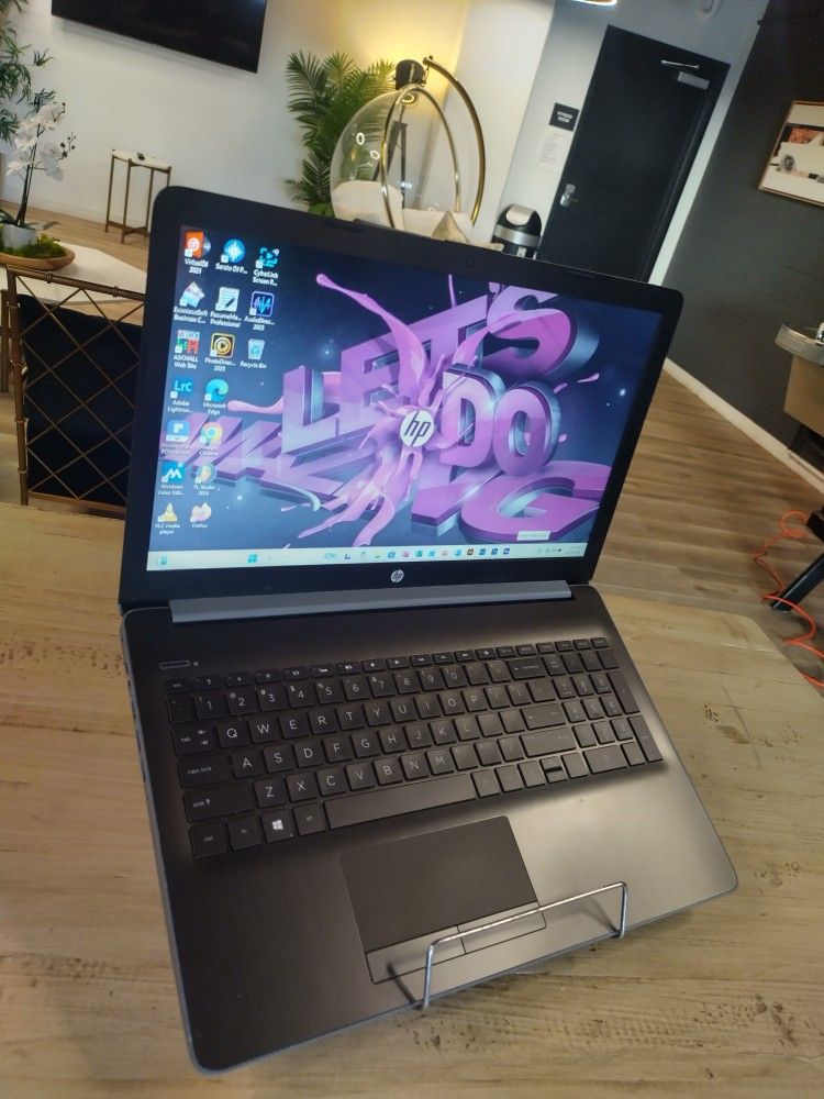 HP Notebook Photoshop Illustrator Light Room Premiere Rush $200