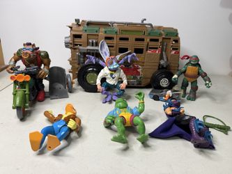 Teenage Mutant Ninja Turtles truck and figurines